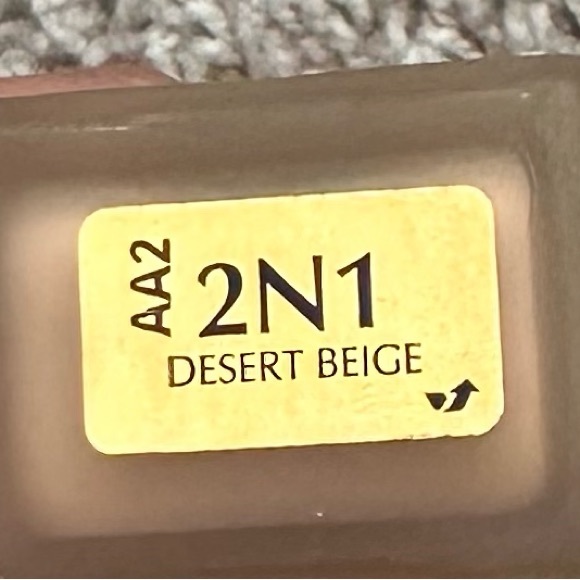 Estée Lauder Double Wear Foundation - Picture 5 of 6